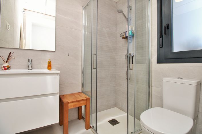 Image No.17-2 Bed Property for sale