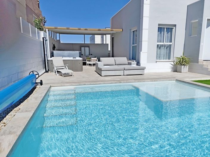 Image No.12-2 Bed Property for sale