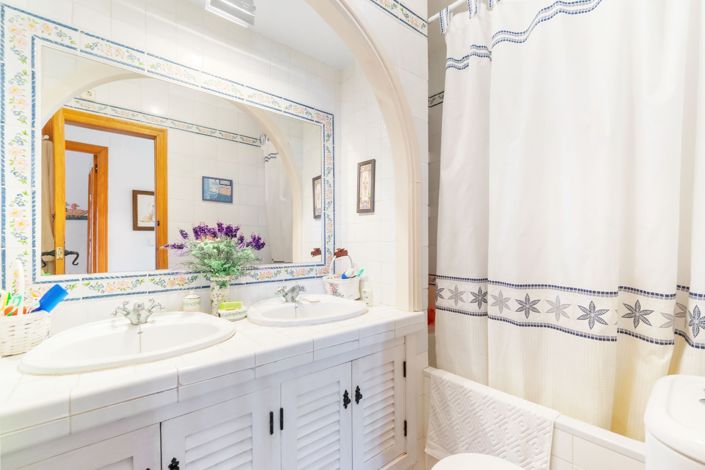 Image No.18-3 Bed Apartment for sale