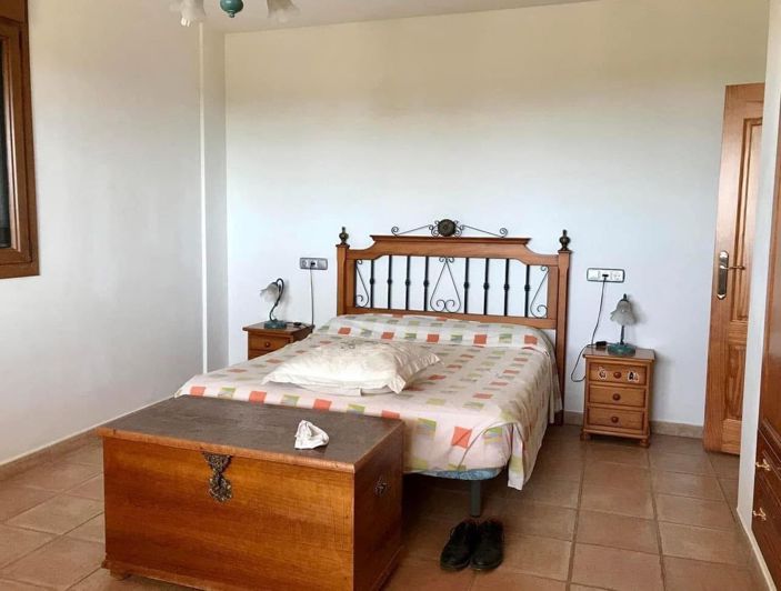 Image No.10-3 Bed Country House for sale