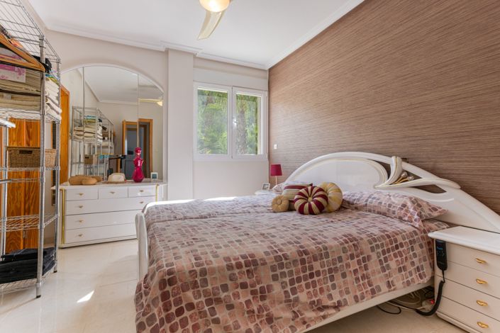 Image No.20-3 Bed Property for sale
