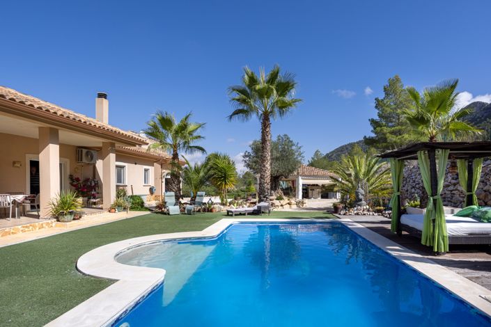 Image No.30-3 Bed Property for sale