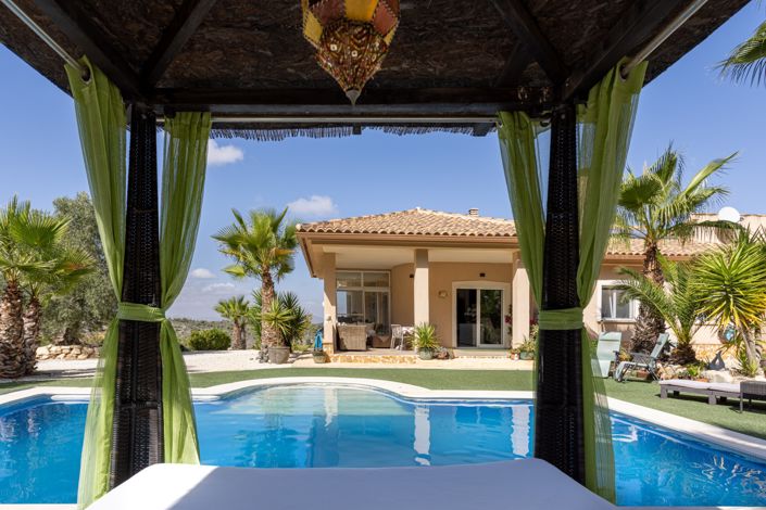 Image No.31-3 Bed Property for sale