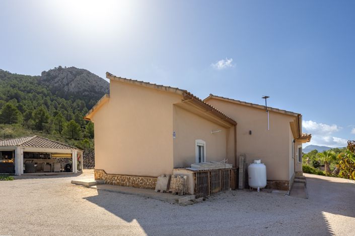 Image No.36-3 Bed Property for sale