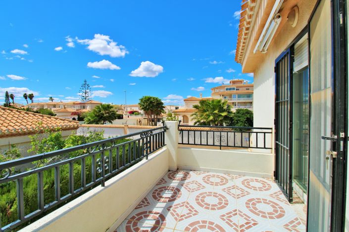 Image No.20-3 Bed Property for sale