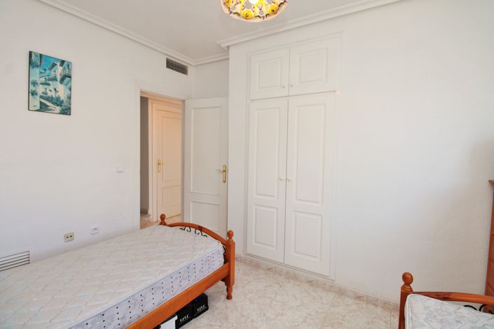 Image No.23-3 Bed Property for sale
