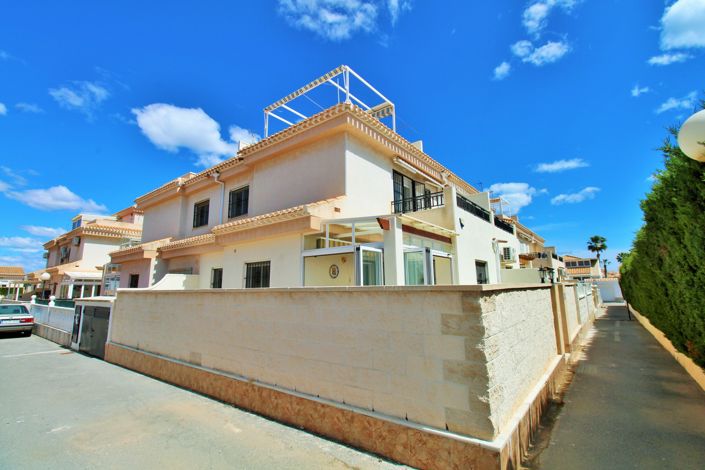 Image No.28-3 Bed Property for sale