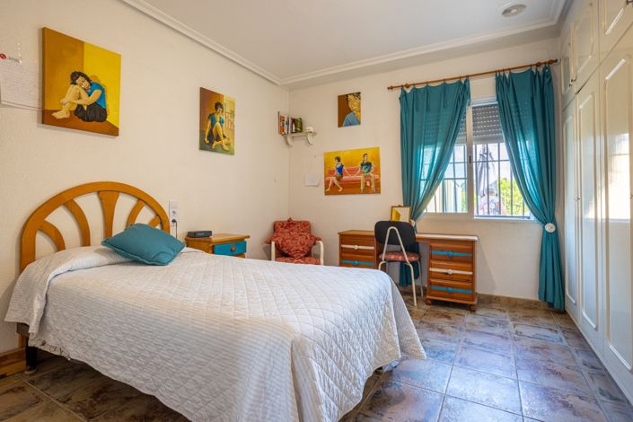 Image No.11-5 Bed Property for sale