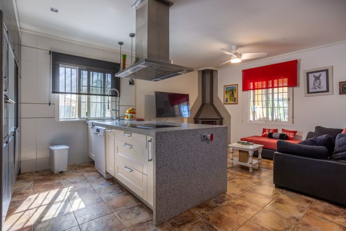 Image No.2-5 Bed Property for sale