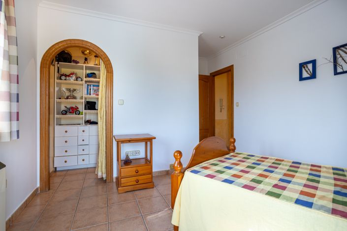 Image No.23-5 Bed Property for sale