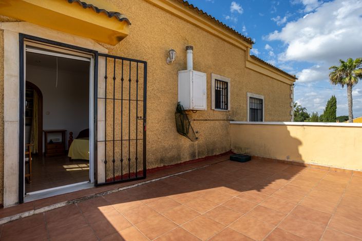 Image No.24-5 Bed Property for sale