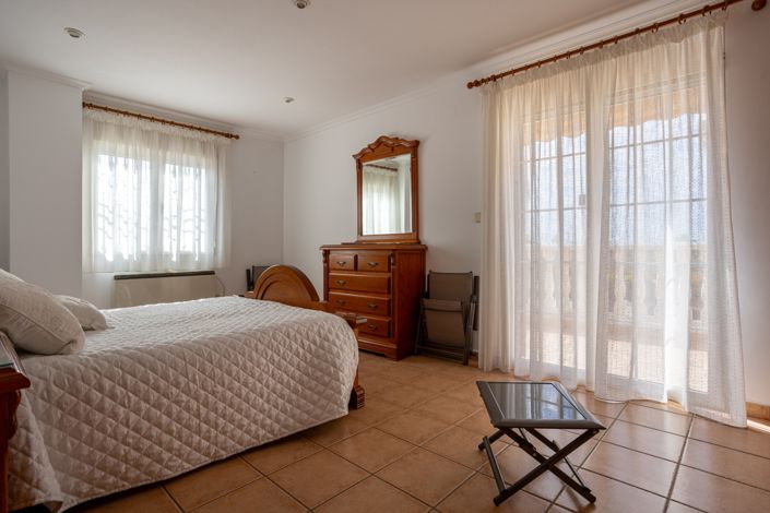 Image No.25-5 Bed Property for sale