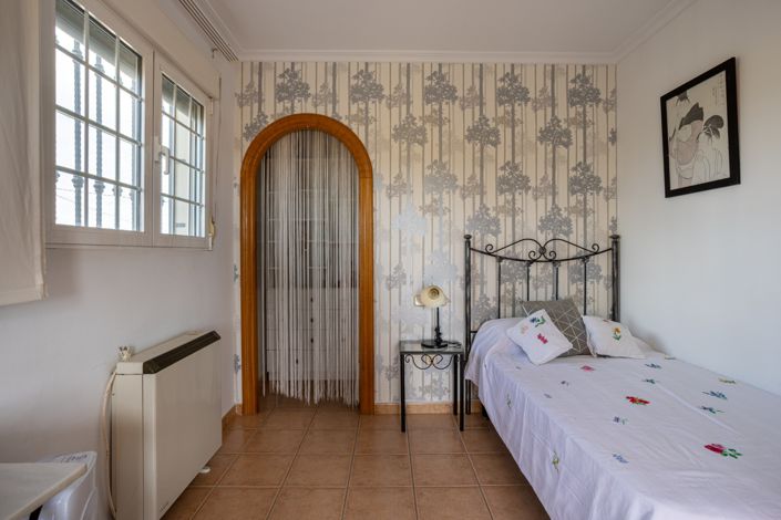Image No.27-5 Bed Property for sale