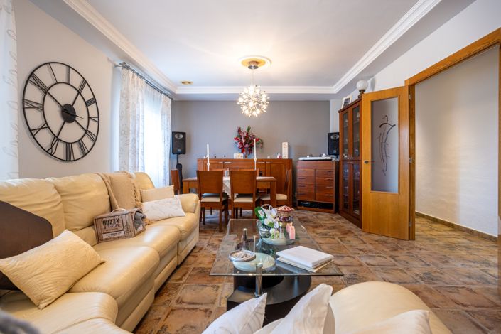 Image No.3-5 Bed Property for sale