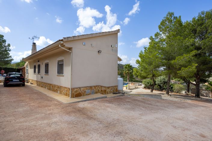 Image No.30-4 Bed Property for sale