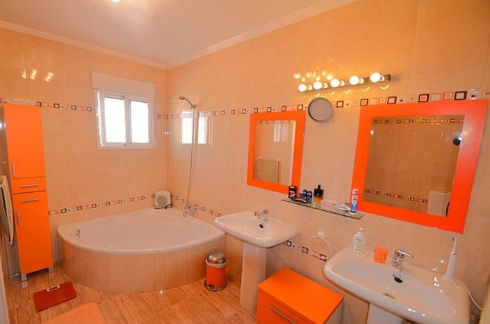 Image No.29-4 Bed Villa for sale