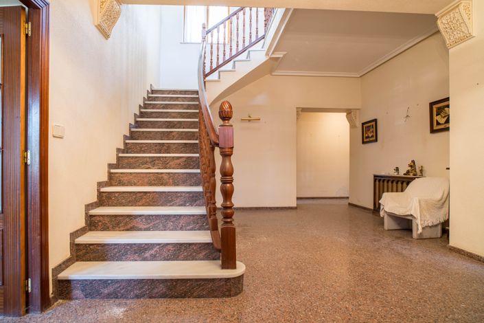 Image No.20-6 Bed Country House for sale