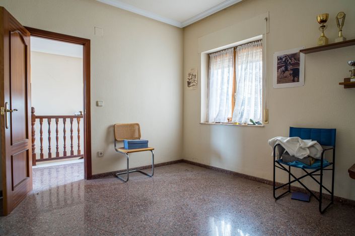 Image No.23-6 Bed Country House for sale