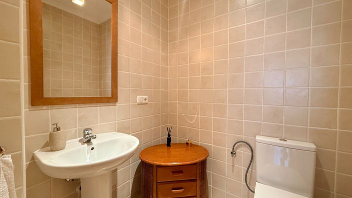 Image No.46-5 Bed Country House for sale