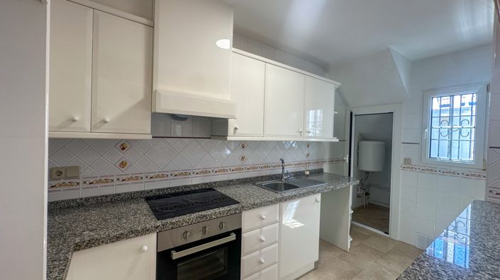 Image No.11-2 Bed Townhouse for sale