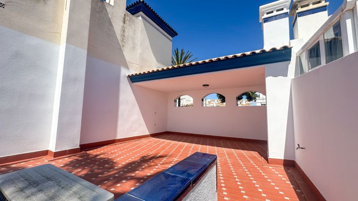 Image No.32-2 Bed Townhouse for sale