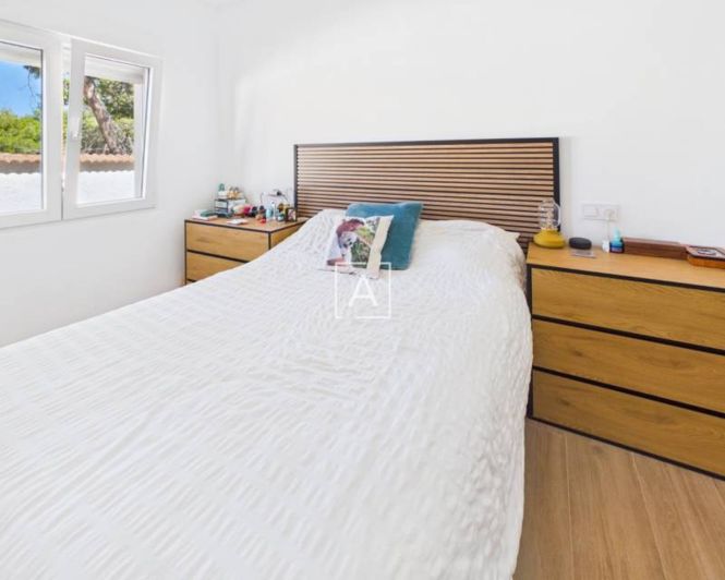 Image No.20-4 Bed Property for sale