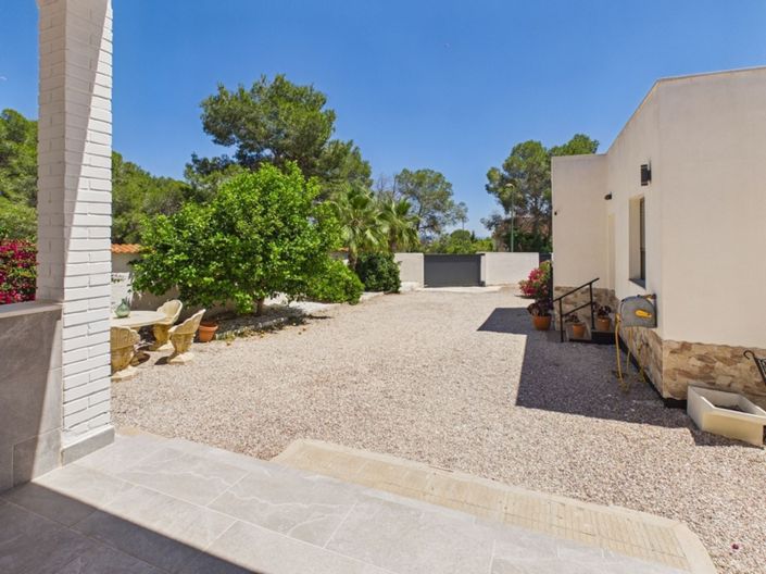 Image No.26-4 Bed Property for sale