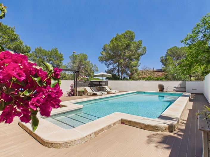 Image No.4-4 Bed Property for sale