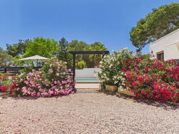 Image No.27-4 Bed Property for sale