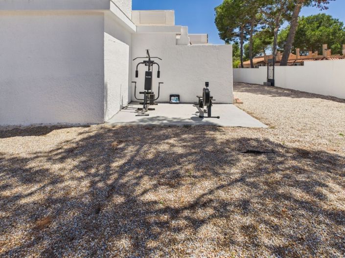 Image No.32-4 Bed Property for sale