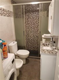 APT-379_8_BATHROOM