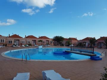 TH-153_1_Swimming-pool