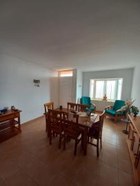 TH-153_3_Living-room