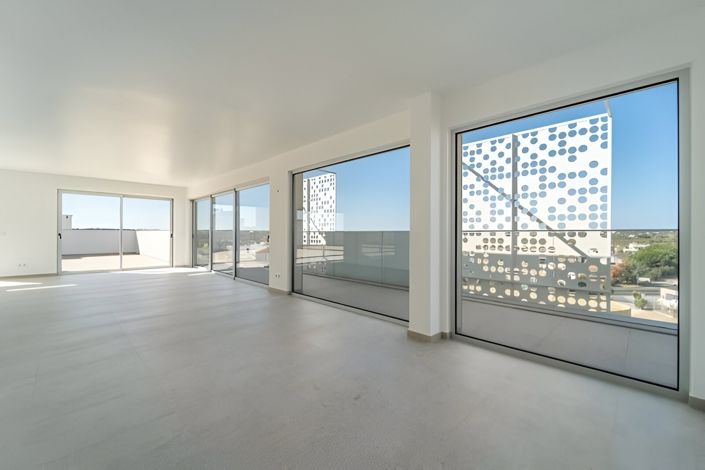 Image No.1-4 Bed Apartment for sale