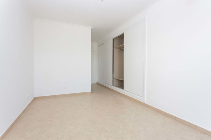 Image No.32-4 Bed Villa for sale