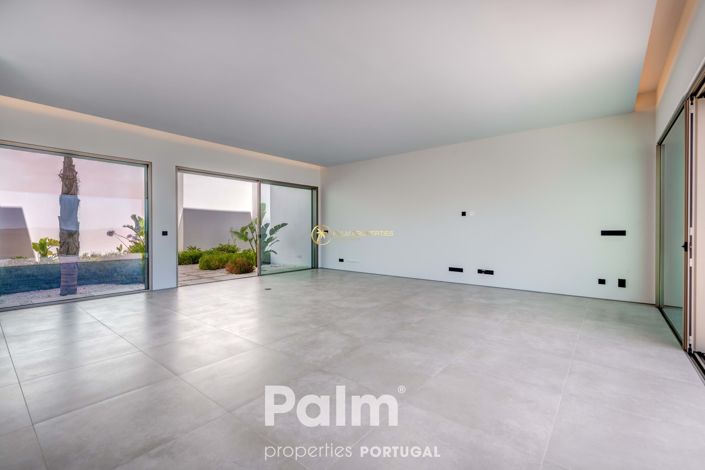 Image No.17-3 Bed Villa for sale