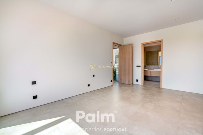 Image No.41-3 Bed Villa for sale