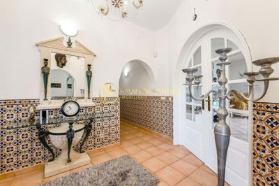 1706-635600-4017d2f44a169e2070a298ad08d2a2828