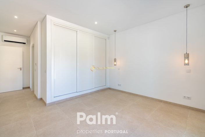 Image No.19-4 Bed Villa for sale