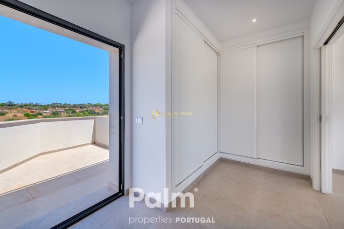 Image No.42-4 Bed Villa for sale