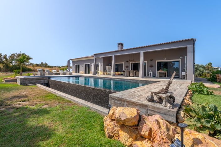 Image No.1-3 Bed Villa for sale