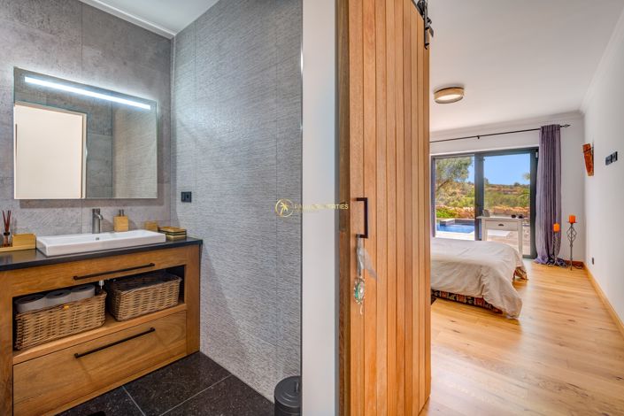 Image No.28-3 Bed Villa for sale