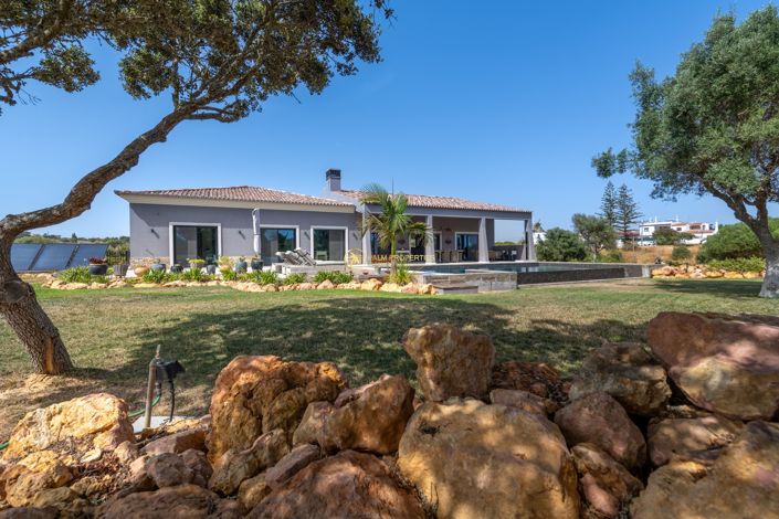 Image No.67-3 Bed Villa for sale