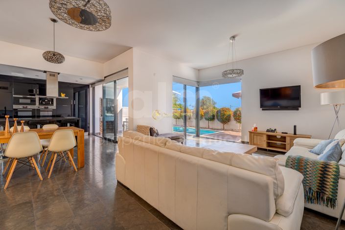 Image No.10-4 Bed Villa for sale