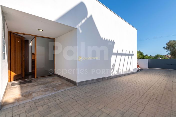 Image No.2-4 Bed Villa for sale