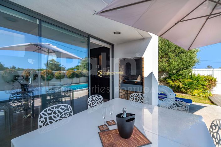 Image No.3-4 Bed Villa for sale