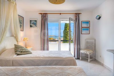 1706-650711-4017d2f44a169e2070a298ad08d2a2828