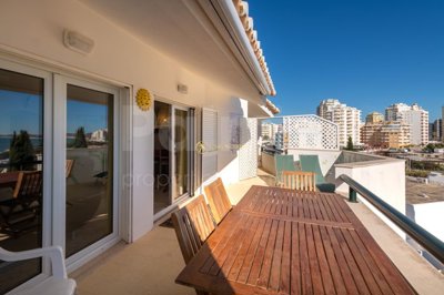 1706-650711-4017d2f44a169e2070a298ad08d2a2828