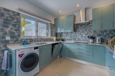 1706-645700-4017d2f44a169e2070a298ad08d2a2828