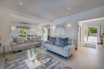 1706-645700-4017d2f44a169e2070a298ad08d2a2828